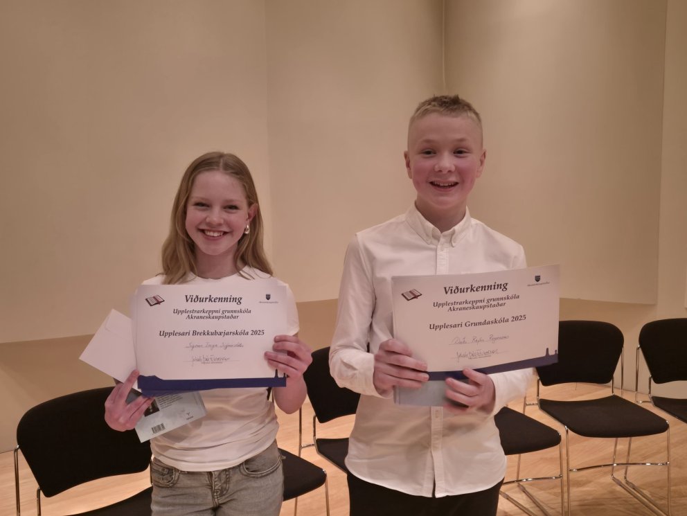 Sigrún Inga, upplesari Brekkubæjarskóla, og Daði Rafn, upplesari Grundaskóla.