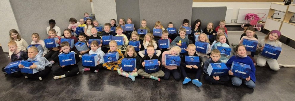 Kiwanisklúbburinn Þyrill gefur 1.bekk hjálma