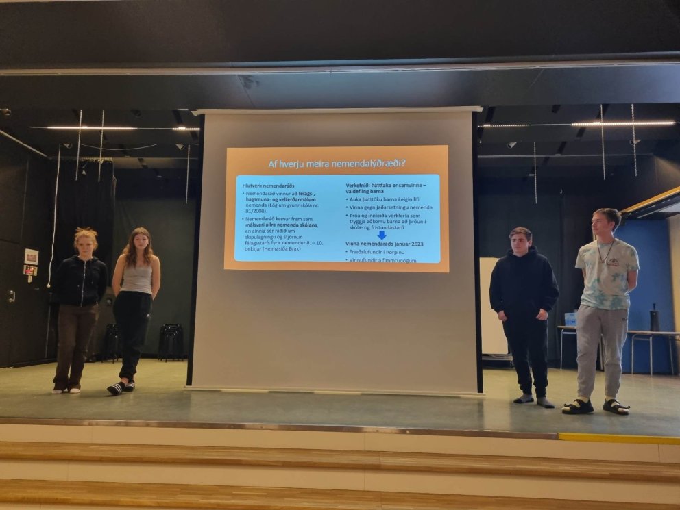 Nemendaráð kynnir hugmyndir sínar á starfsmannafundi