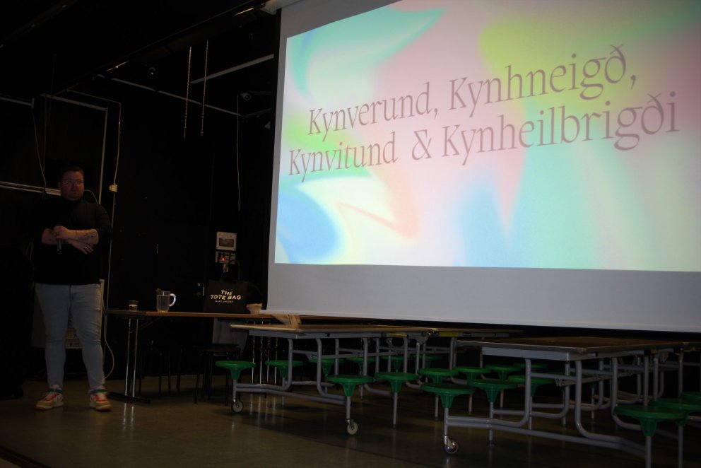 Alexander Aron fræðir unglingastig í viku 6