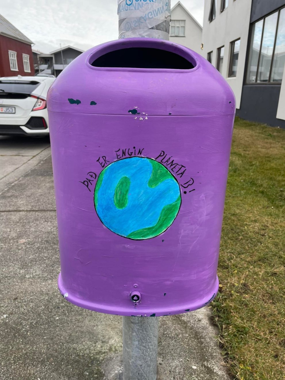 Listaverk nemenda fanga athygli bæjarbúa