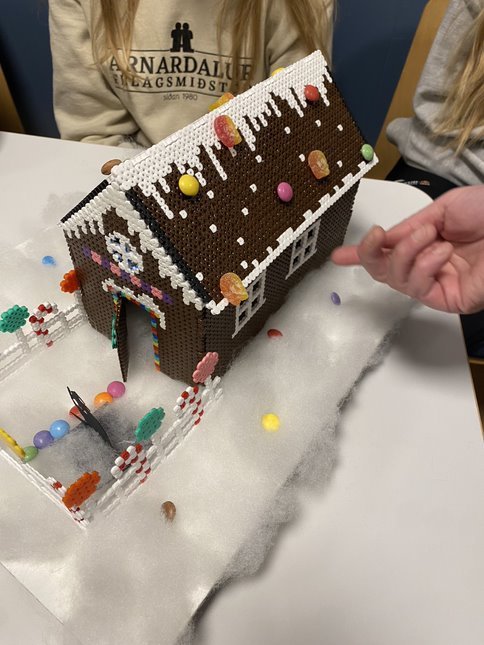 Fjölmenni á sýningu unglingasdeildar