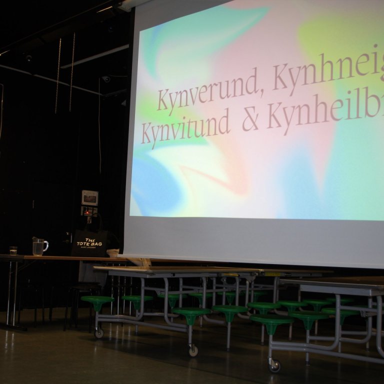 Alexander Aron fræðir unglingastig í viku 6