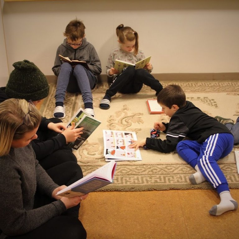 Allir lesa á alþjóðadegi læsis; Skorum á Grundaskóla