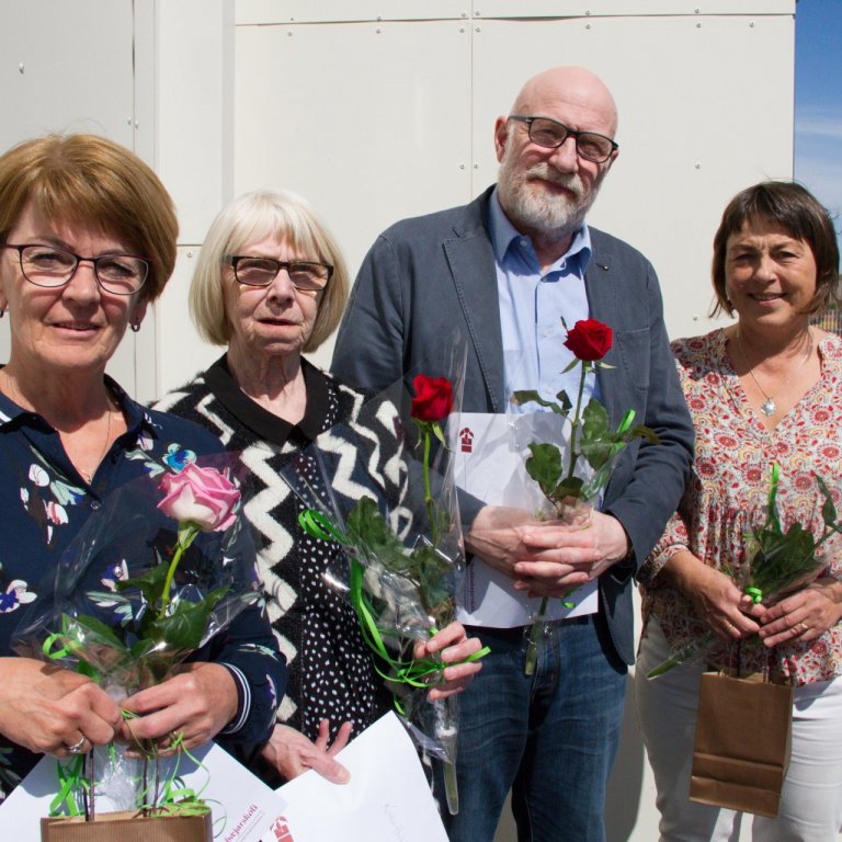 Starfsmenn kvaddir og útskrift 10. bekkinga.