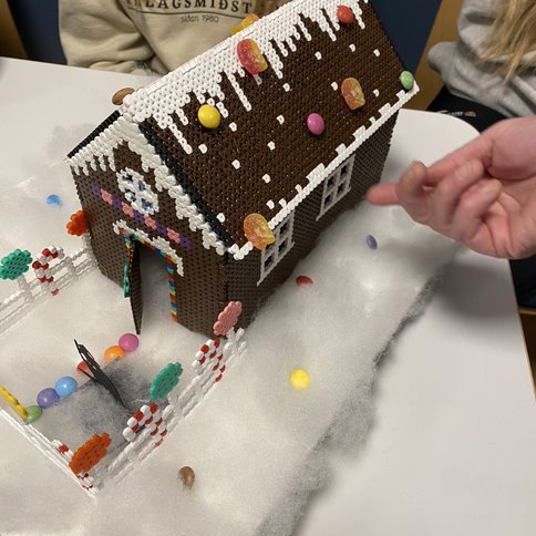 Fjölmenni á sýningu unglingasdeildar